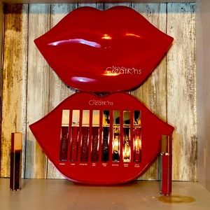 Set de labiales en un hermoso estuche decorativo en un hermoso labio gigante